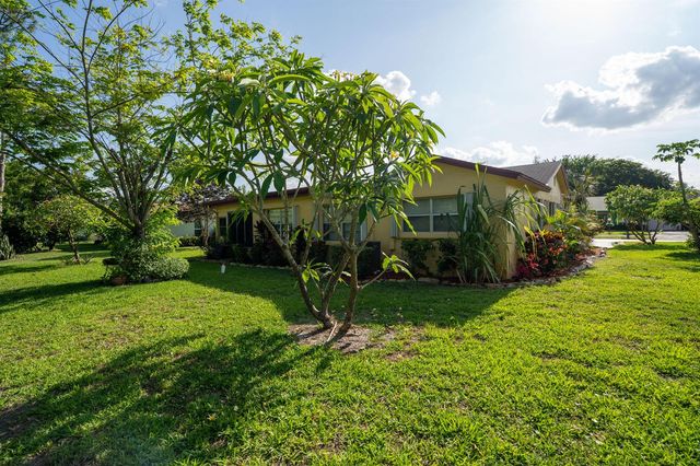 6121 Rainbow Circle, Greenacres, FL 33463