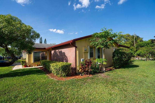 6121 Rainbow Circle, Greenacres, FL 33463