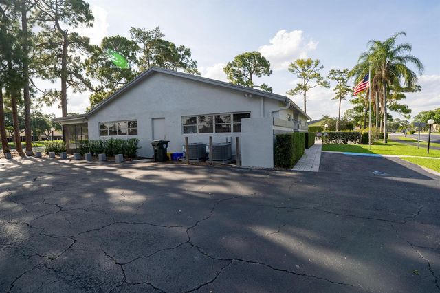 6121 Rainbow Circle, Greenacres, FL 33463