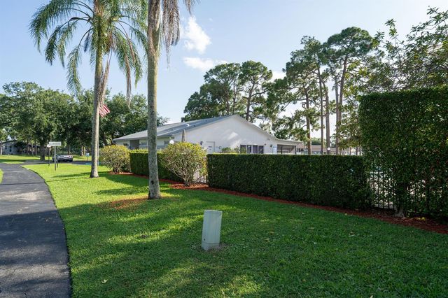 6121 Rainbow Circle, Greenacres, FL 33463