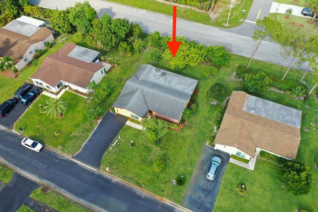 6121 Rainbow Circle, Greenacres, FL 33463