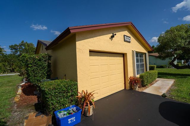 6121 Rainbow Circle, Greenacres, FL 33463