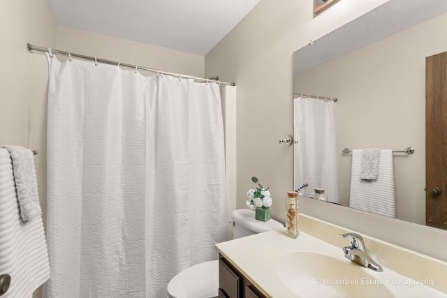 3128 Quincy Lane, Aurora, IL 60504