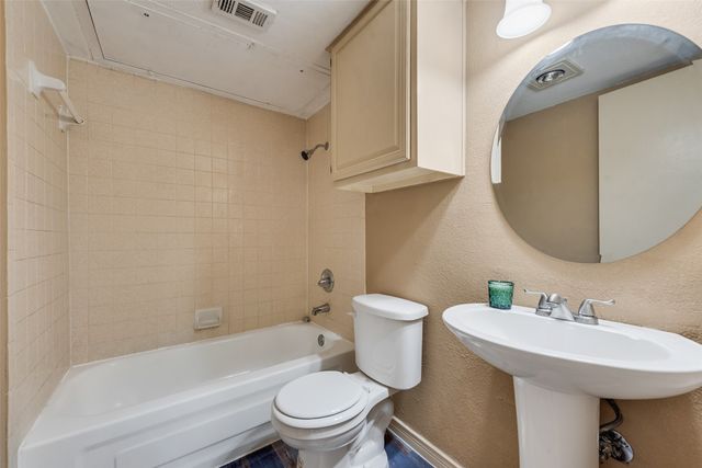 9801 Royal Lane 703, Dallas, TX 75231