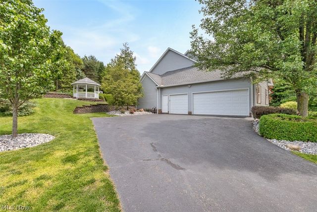7937 Pinehurst Drive, Kirtland, OH 44094