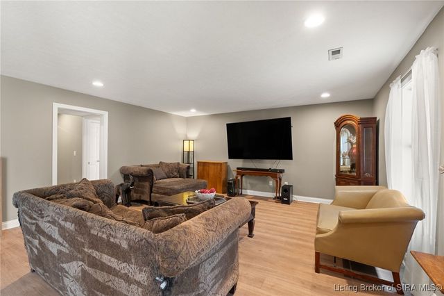 12216 Greenbriar Boulevard, Sellersburg, IN 47172