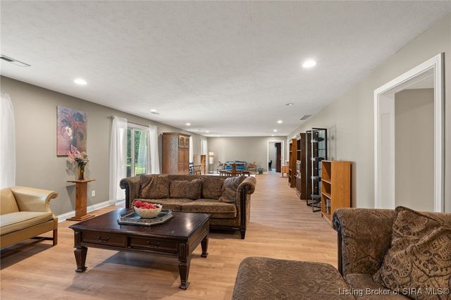 12216 Greenbriar Boulevard, Sellersburg, IN 47172