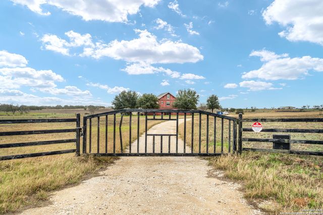 3893 STATE HIGHWAY 97, Floresville, TX 78114