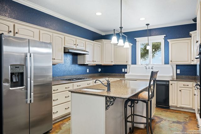 3893 STATE HIGHWAY 97, Floresville, TX 78114