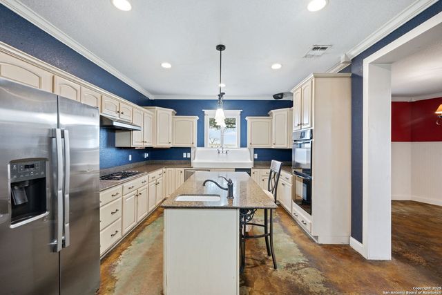 3893 STATE HIGHWAY 97, Floresville, TX 78114