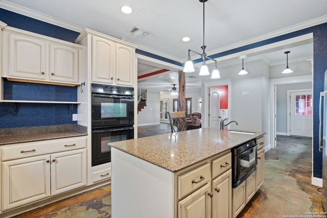3893 STATE HIGHWAY 97, Floresville, TX 78114