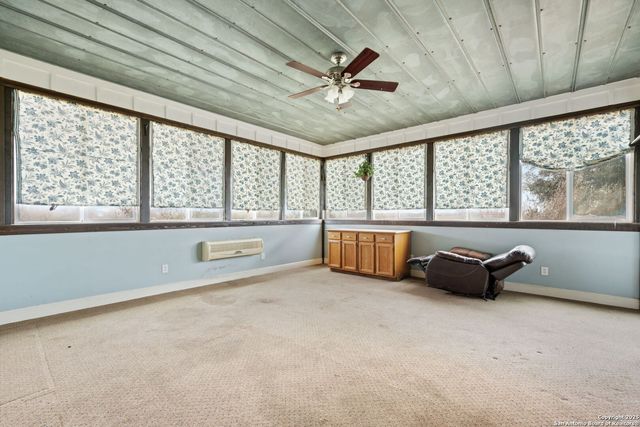 3893 STATE HIGHWAY 97, Floresville, TX 78114