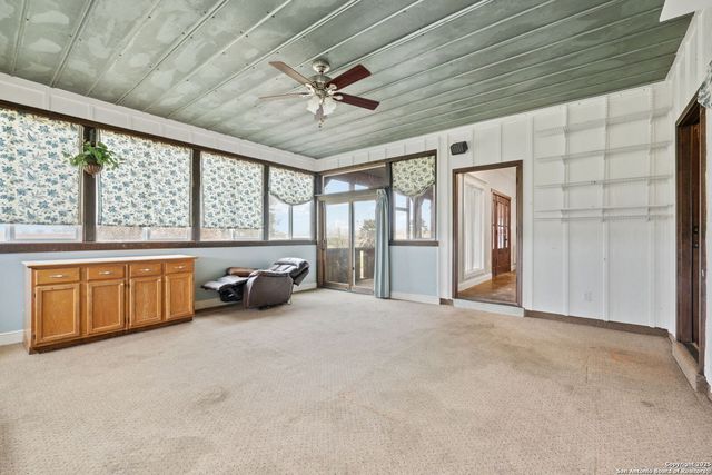 3893 STATE HIGHWAY 97, Floresville, TX 78114