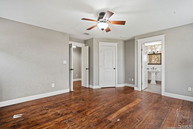 3893 STATE HIGHWAY 97, Floresville, TX 78114
