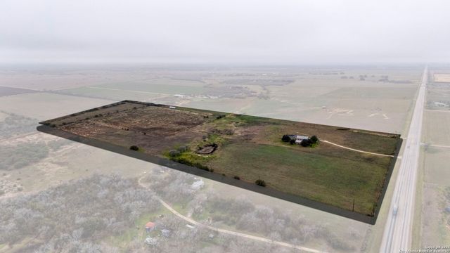 3893 STATE HIGHWAY 97, Floresville, TX 78114