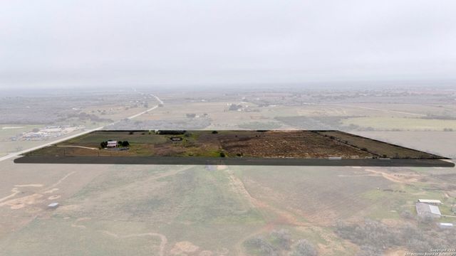 3893 STATE HIGHWAY 97, Floresville, TX 78114