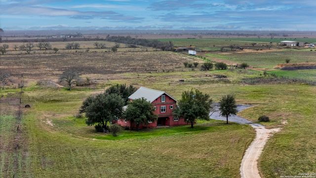 3893 STATE HIGHWAY 97, Floresville, TX 78114