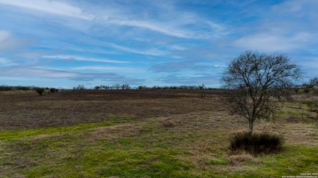 3893 STATE HIGHWAY 97, Floresville, TX 78114