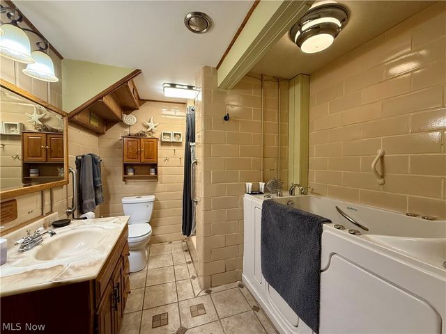 10 S Ohio Street, Dellroy, OH 44620