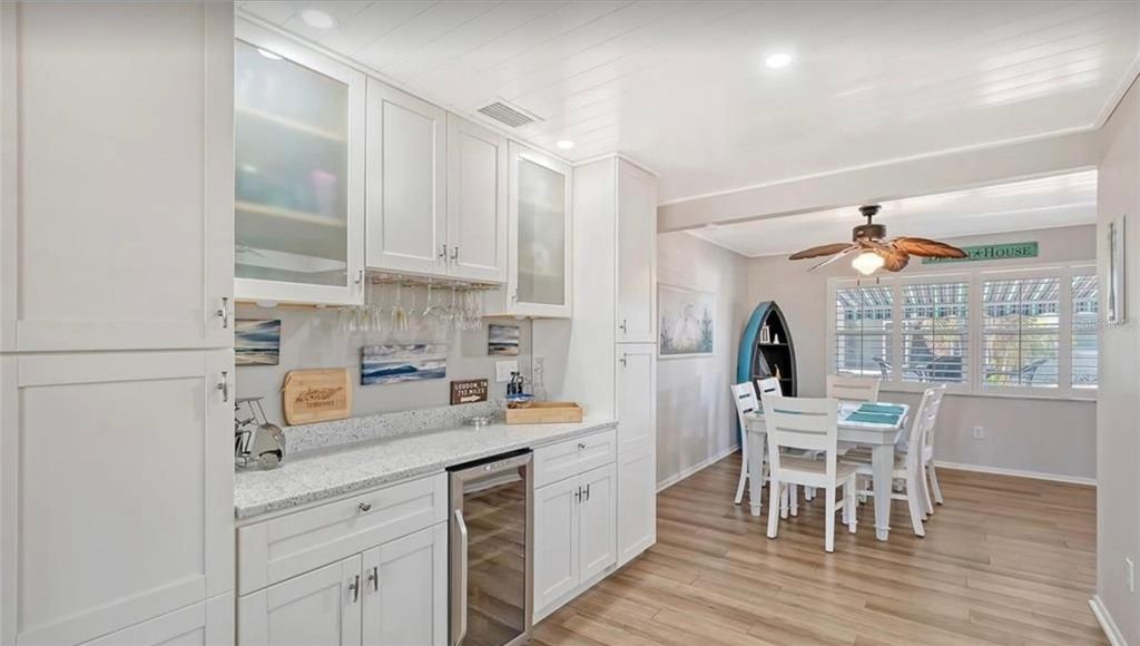 Image 4 of property listing at 1019 BEACH MANOR CENTER 35, Venice, FL 34285