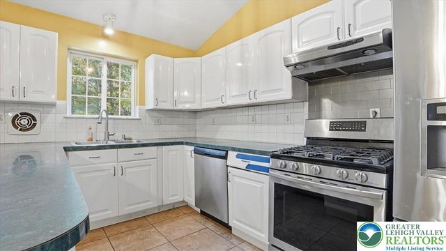 349 Bumble Bee Pass, Paradise Twp, PA 18326