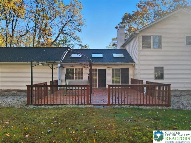 349 Bumble Bee Pass, Paradise Twp, PA 18326
