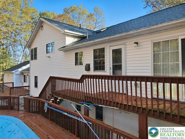 349 Bumble Bee Pass, Paradise Twp, PA 18326