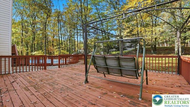 349 Bumble Bee Pass, Paradise Twp, PA 18326