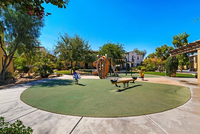 585 Via De La Paz, Palm Desert, CA 92211