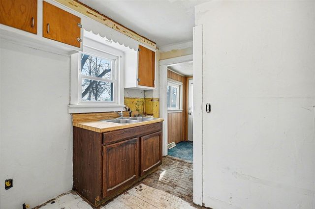 2206 Clarence Drive, Portage, MI 49002