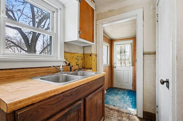 2206 Clarence Drive, Portage, MI 49002