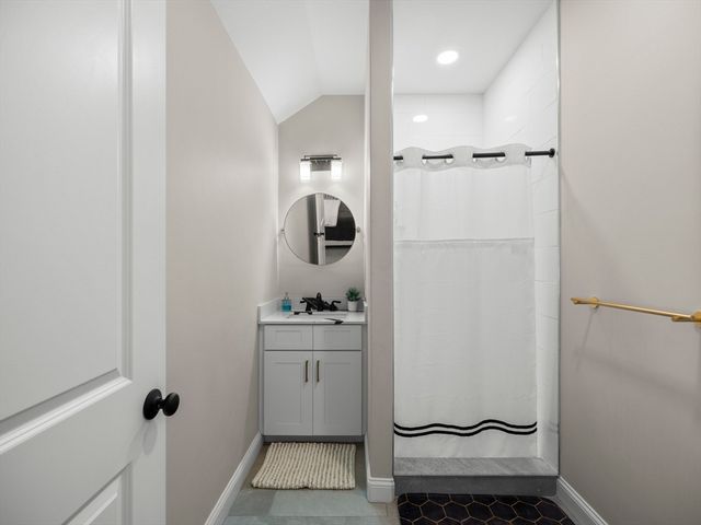 6 Genevieve Ln, Acton, MA 01720