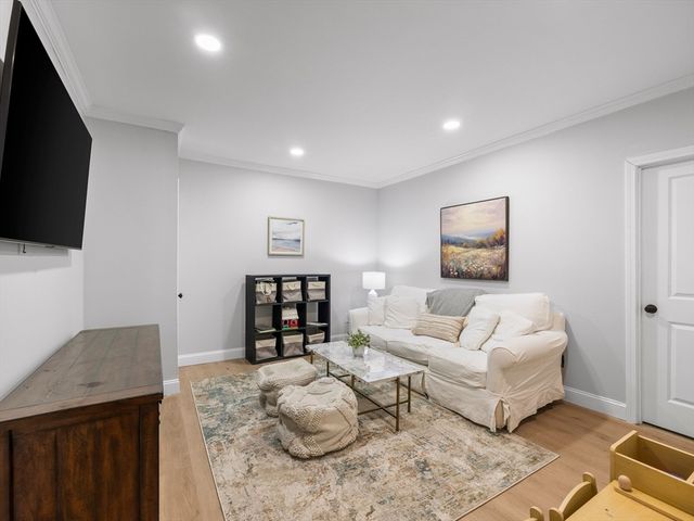 6 Genevieve Ln, Acton, MA 01720