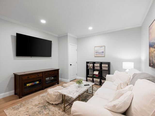 6 Genevieve Ln, Acton, MA 01720