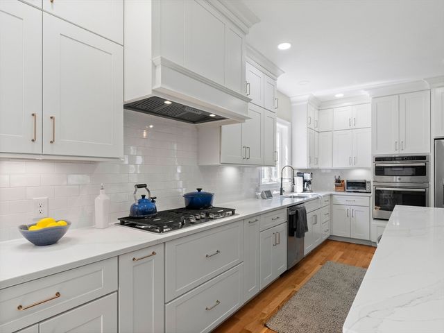 6 Genevieve Ln, Acton, MA 01720