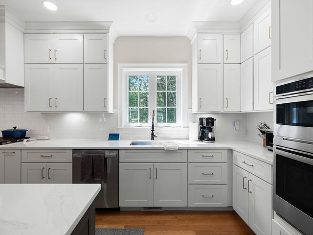 6 Genevieve Ln, Acton, MA 01720