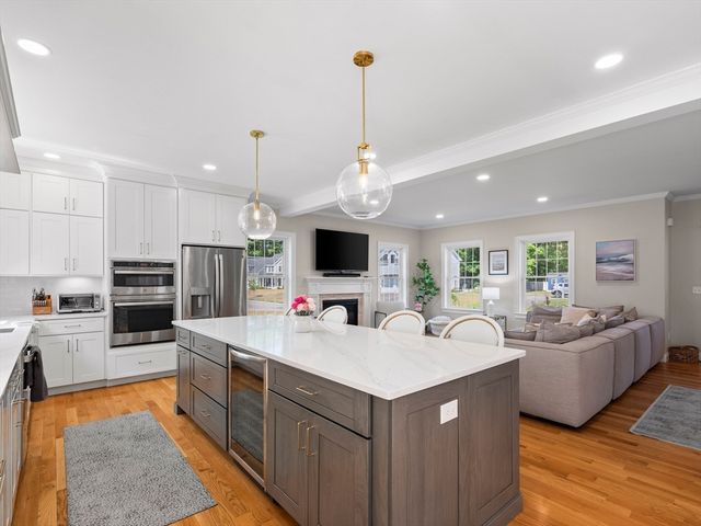 6 Genevieve Ln, Acton, MA 01720