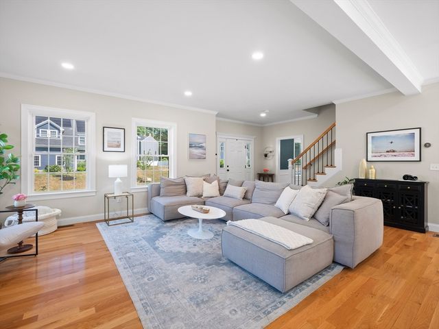 6 Genevieve Ln, Acton, MA 01720