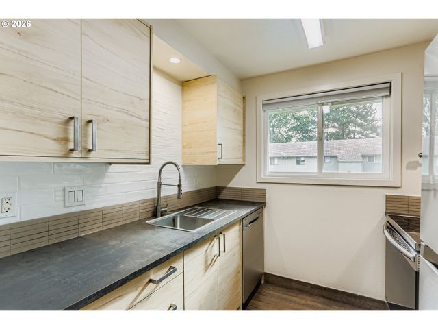 5160 Sw 180TH Ave, Beaverton, OR 97078