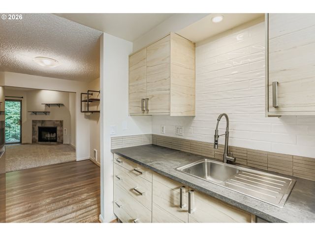 5160 Sw 180TH Ave, Beaverton, OR 97078