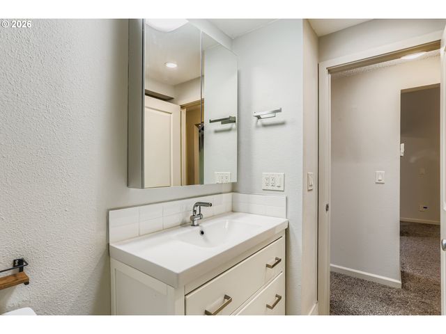 5160 Sw 180TH Ave, Beaverton, OR 97078