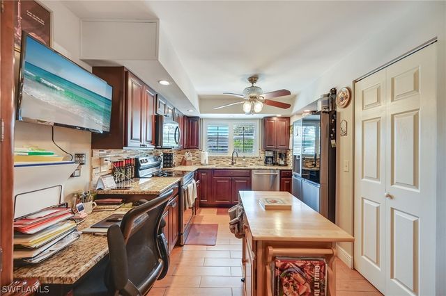 20 Maui CIR 20, Naples, FL 34112