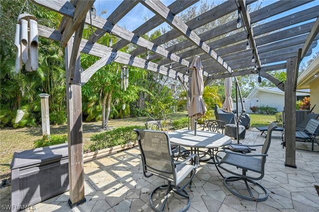 20 Maui CIR 20, Naples, FL 34112