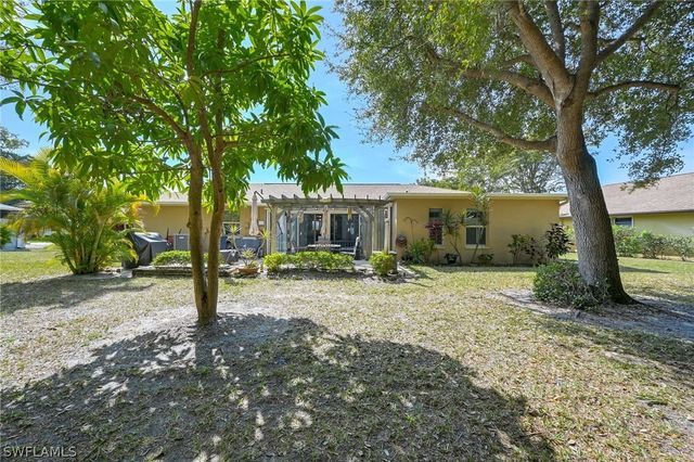20 Maui CIR 20, Naples, FL 34112