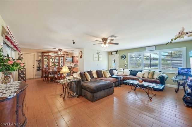 20 Maui CIR 20, Naples, FL 34112