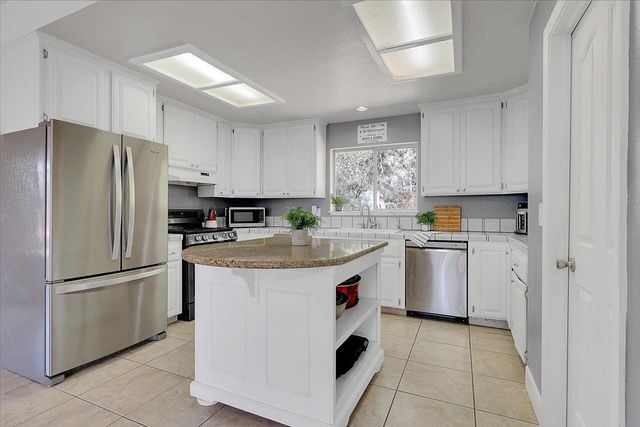 18744 Joseph Dr, Grass Valley, CA 95949