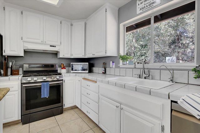 18744 Joseph Dr, Grass Valley, CA 95949