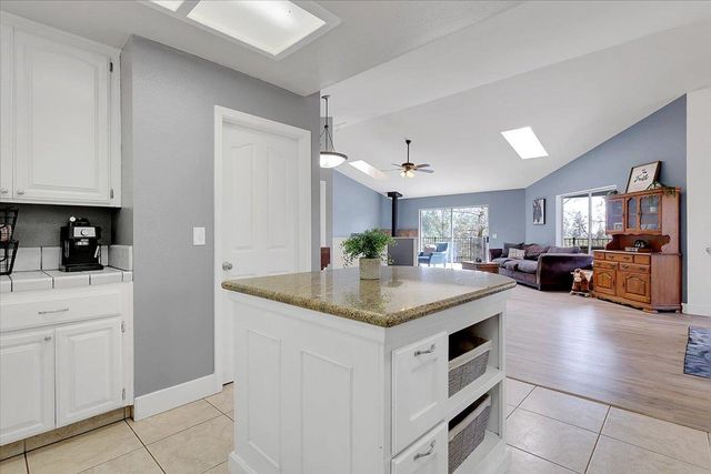 18744 Joseph Dr, Grass Valley, CA 95949