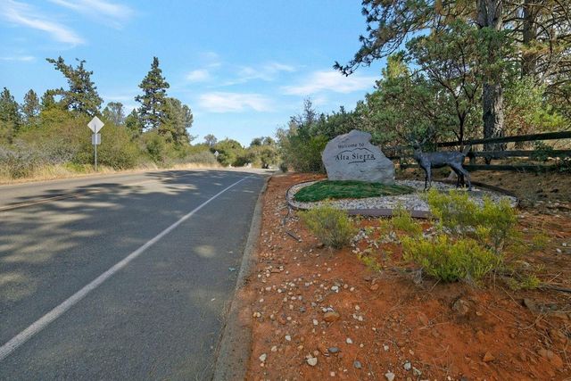 18744 Joseph Dr, Grass Valley, CA 95949