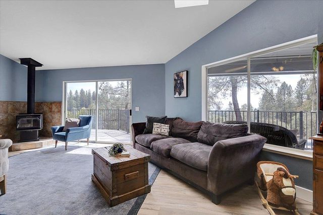 18744 Joseph Dr, Grass Valley, CA 95949